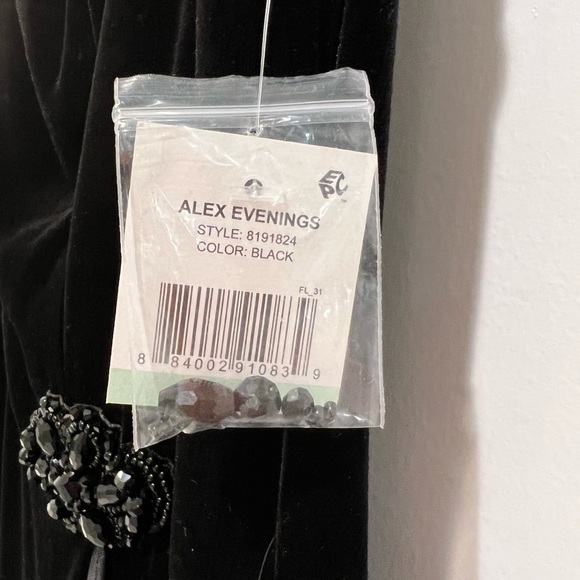 Alex Evening knee length evening dress. Mixed media and fully lined. - Picture 4 of 5